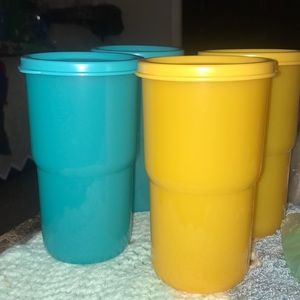 Tupperware cups set of 4💛💙